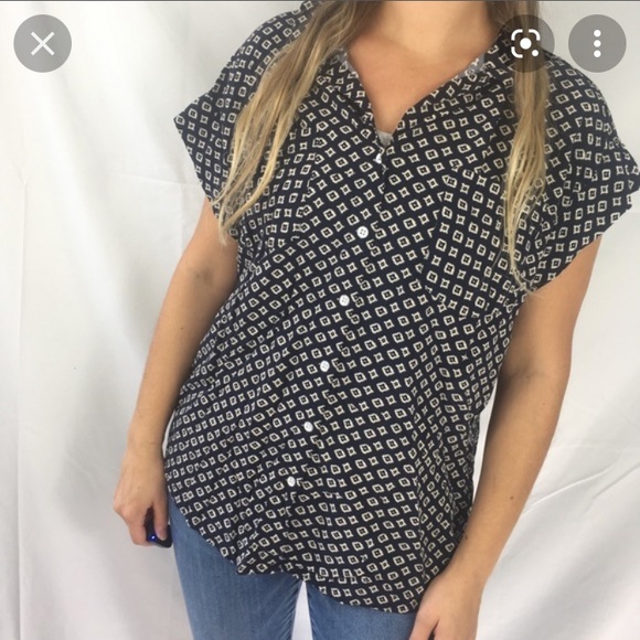 Jach’s Girlfriend short sleeve button down, medium - Picture 2 of 4